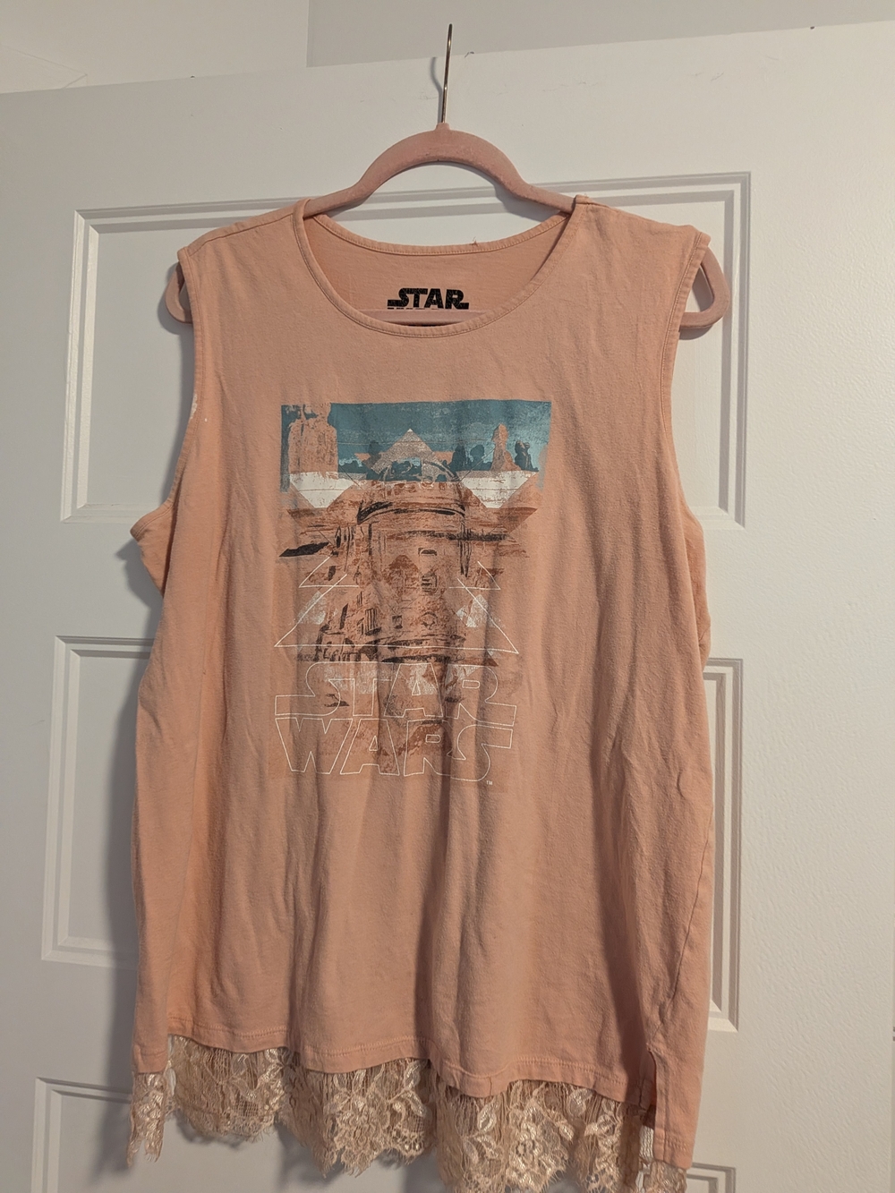 Vintage Star Wars Women's Pinky Peach Lace-Hem Sleeveless Top